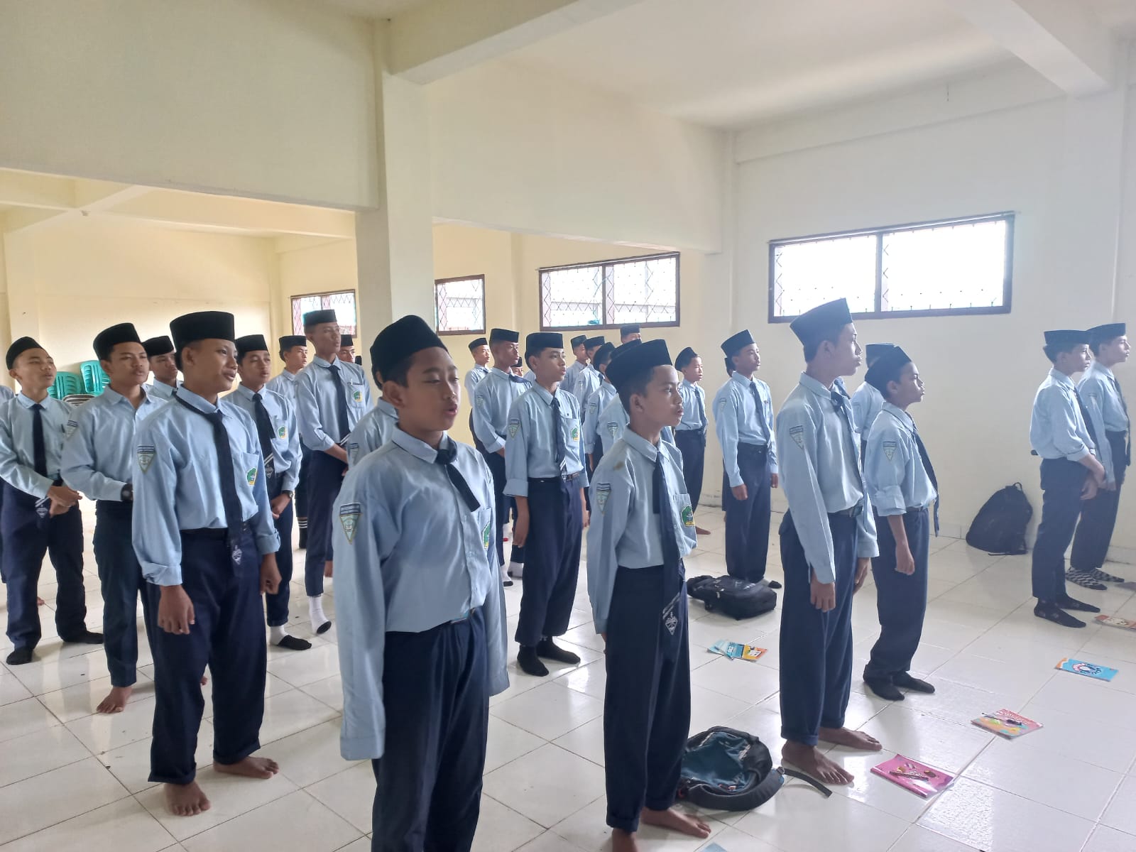 PEMIMPIN WARAS ADMINISTRASI BERKELAS