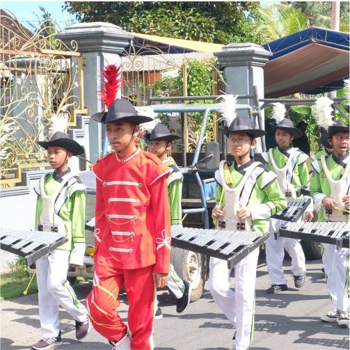 BAHANA NADA SMP PLUS DARUSSALAM DALAM PROSESI LAUNCHING KAMPUNG NU