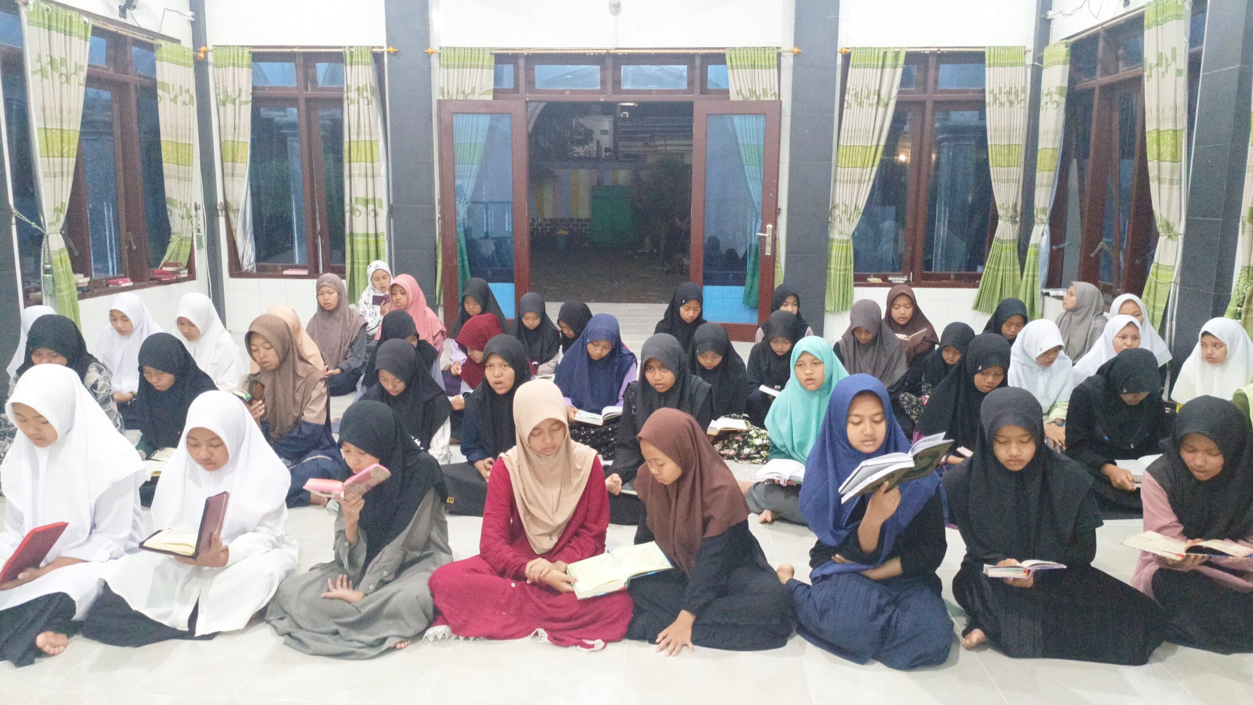 Tradisi 41 Hari Santri Baru: Antara Filosofi, Psikologi, dan Spiritualitas