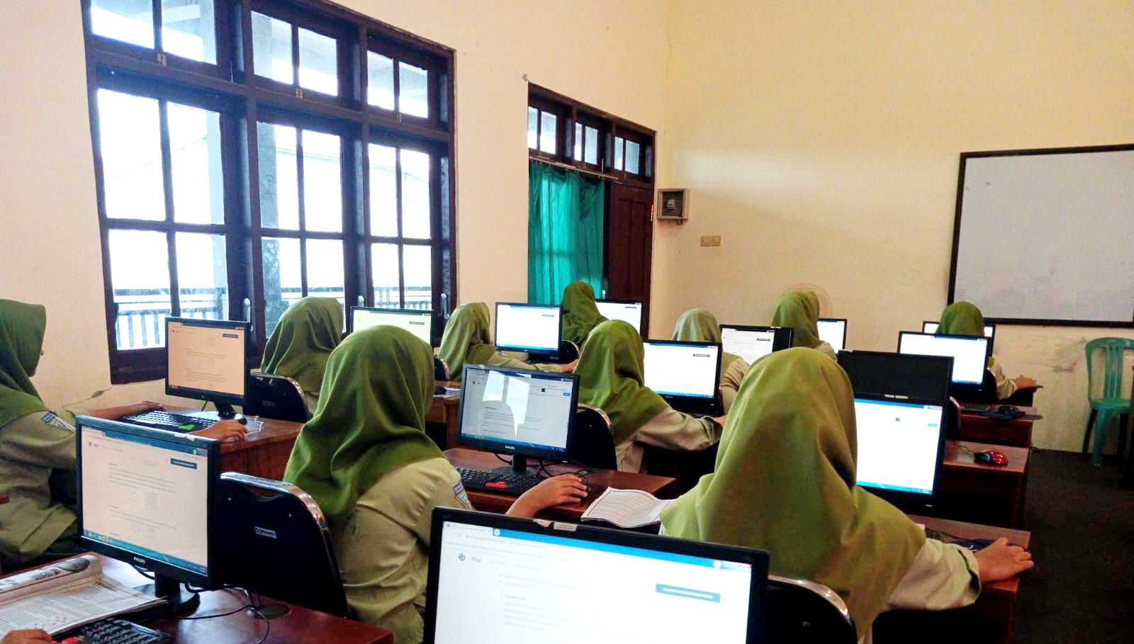 Transformasi Gaya Belajar Santri di Era Multi-Generasi