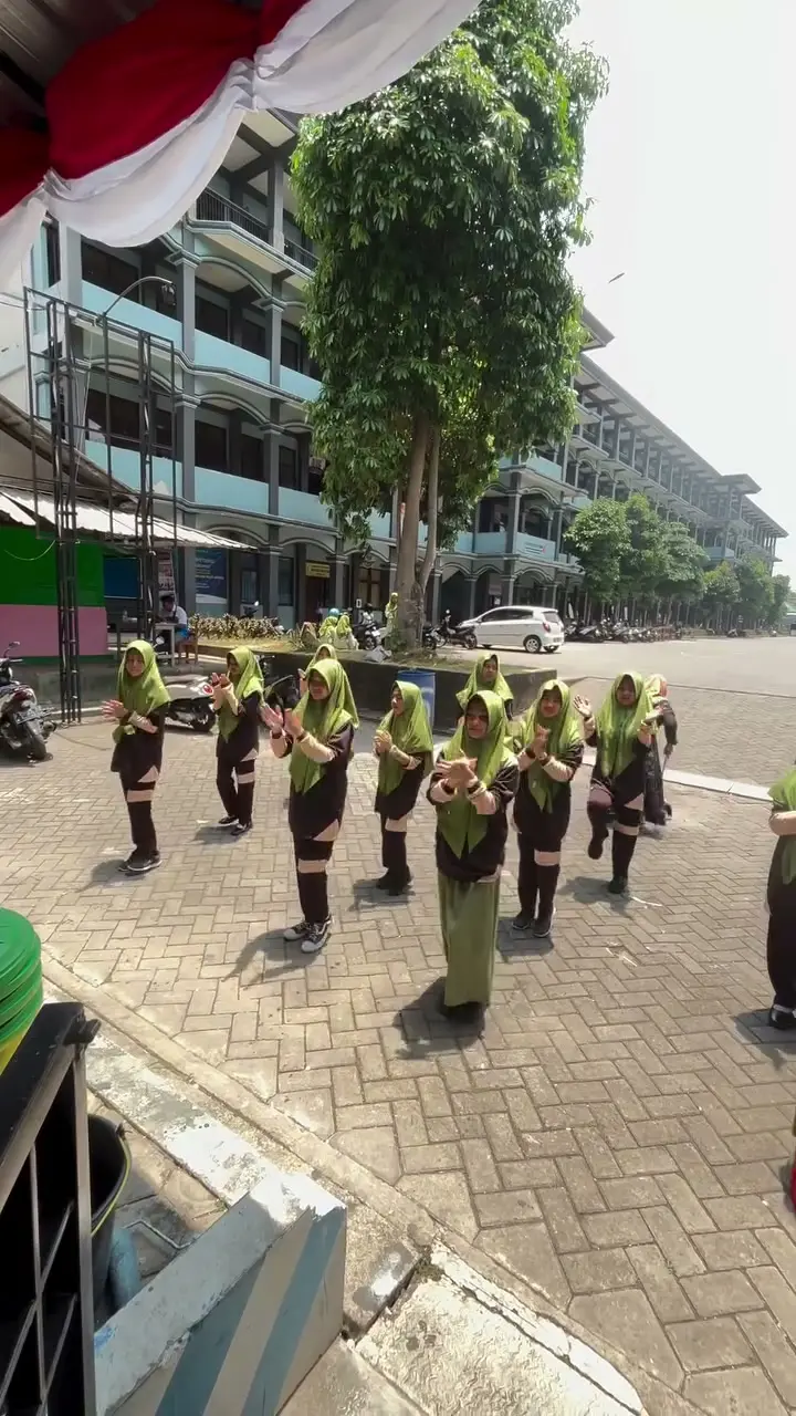 Story Instagram SMP Plus Darussalam — 19 Okt 2026 11:11 WIB