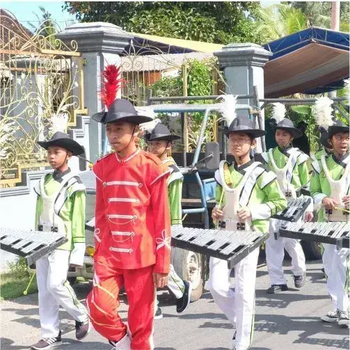 BAHANA NADA SMP PLUS DARUSSALAM DALAM PROSESI LAUNCHING KAMPUNG NU