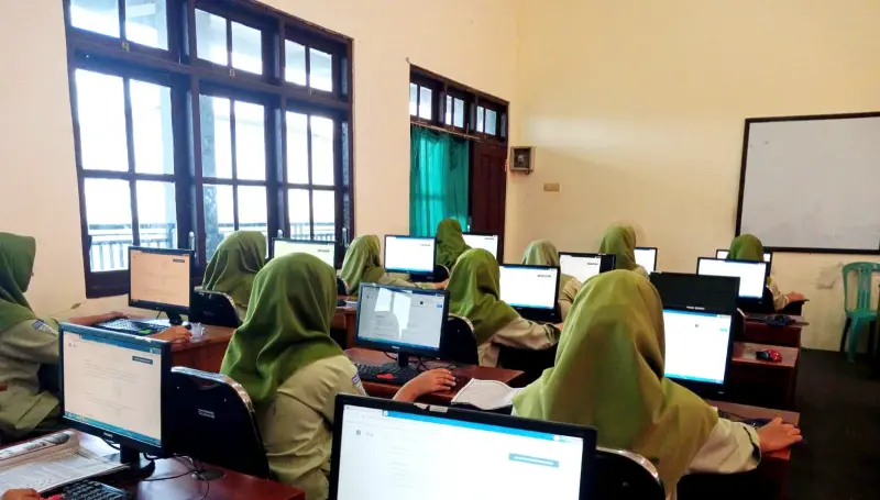 Transformasi Gaya Belajar Santri di Era Multi-Generasi